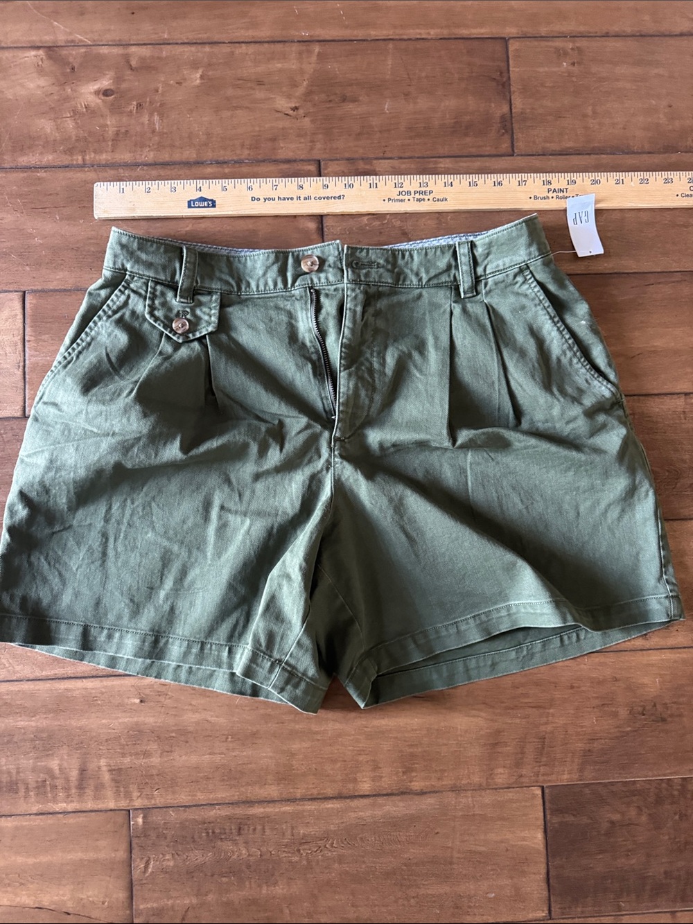 GAP Olive Green Pleated Women's Shorts woman’s 12.